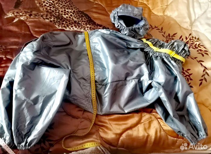 Дождевик с шапочкой, поводком и шампунь