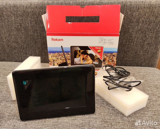 Цифровая фоторамка Rekam DejaView SL775