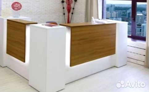 Стойка для автосалонов