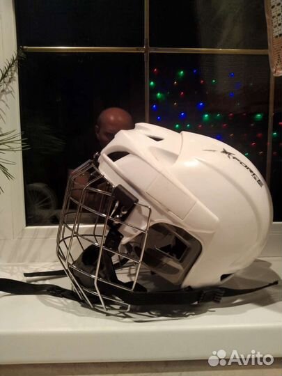 Хоккейный шлем