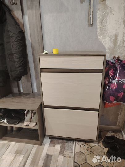 Вешалка и комод в прихожую