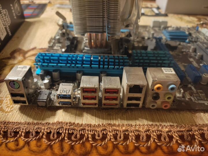 Материнская плата с процессором и памятью