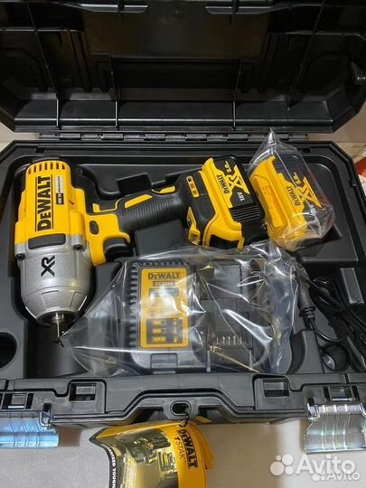 Гайковерт аккумуляторный Dewalt 950Нм