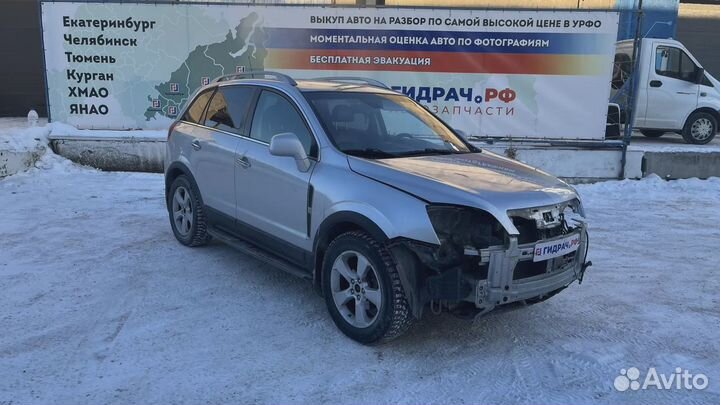 Обшивка двери багажника правая верхняя Opel Antara