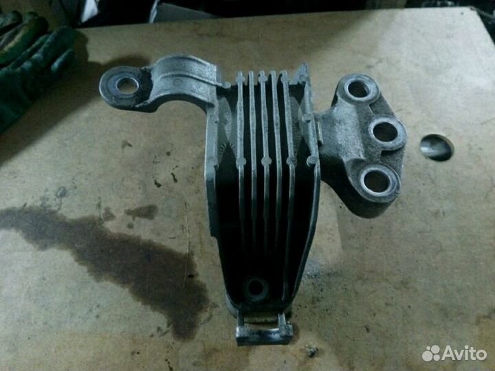 Подушка двигателя на Chevrolet Cruze. Z18XER МКПП