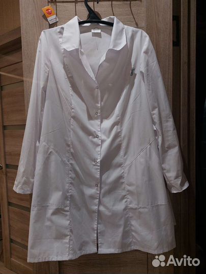 Белый медицинский халат