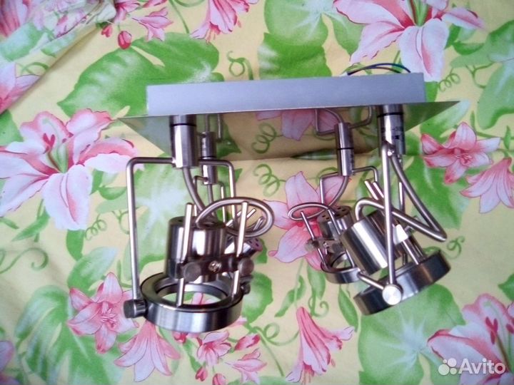 Светильник на 4 лампы с поворотом