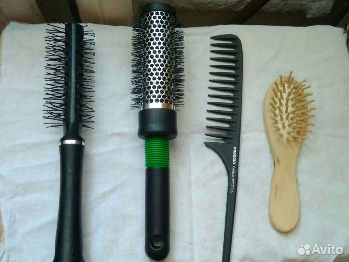 Расчёски,крабы,заколки, сумка