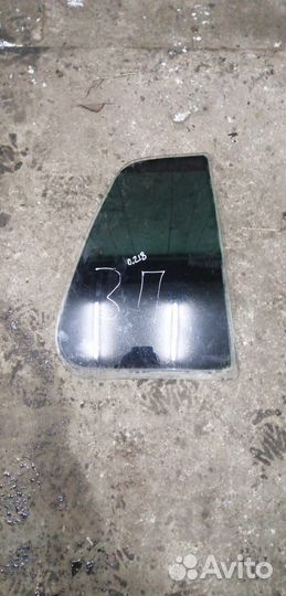 Стекло боковое глухое правое левое VW Golf III