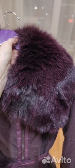 Роскошный зимний пуховик баклажанового цвета с мех