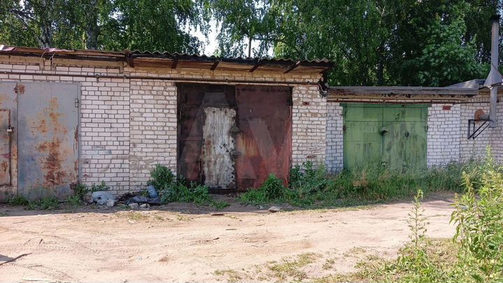 Гараж, > 30 м²