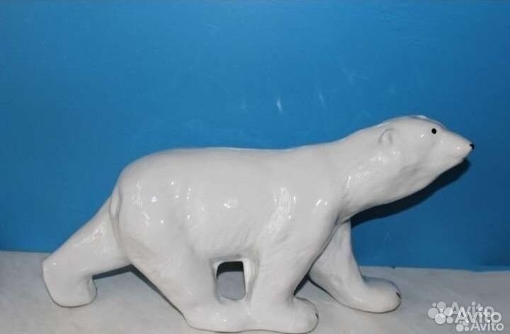 Фарфоровая статуэтка белый медведь большой