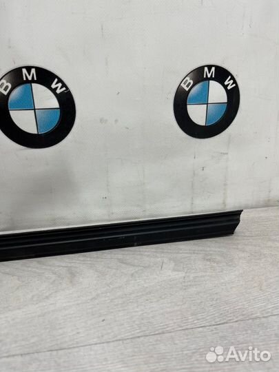 Уплотнитель стекла двери передний правый Bmw X5