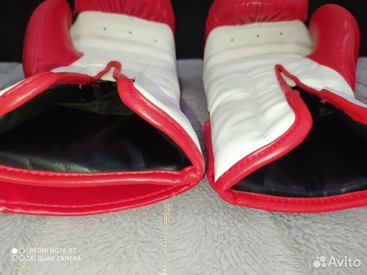 Боксерские перчатки