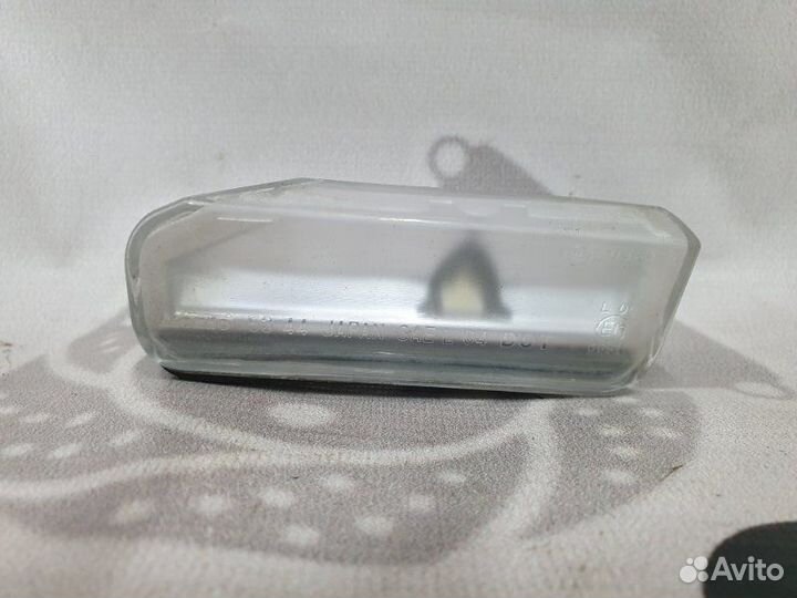 Плафон подсветки номерного знака левый Lexus Is