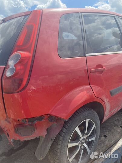 Крыло заднее правое на Ford Fiesta MK5 2007