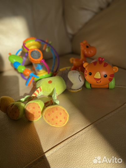 Игрушки развивающие погремушки