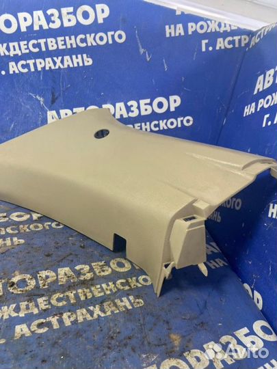 Обшивка задней стойки Mazda Mpv минивен GY-DE 2001