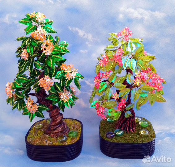 Дерево с цветами из бисера и пайеток