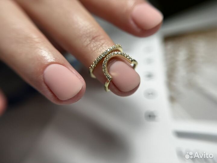 Модель на маникюр