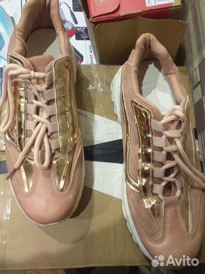 Кроссовки женские 40 размер бу