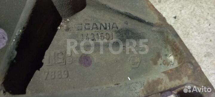 Кронштейн усилителя переднего бампера нижний