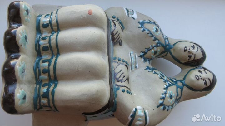 Статуэтка.Две девушки