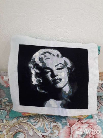 Вышивка крестом, портрет Монро
