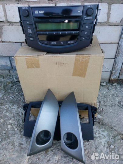 Магнитола штатная на Toyota RAV-4 2011г