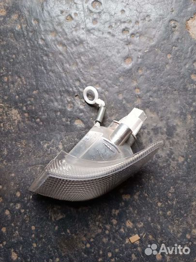 Поворотник передний левый Ваз 2114