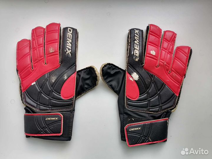Футбольные перчатки Demix