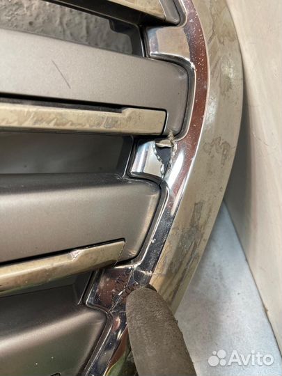 Решетка радиатора Toyota Land Cruiser 200