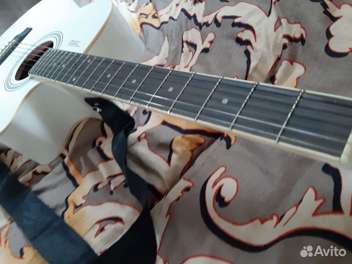 Акустическая гитара