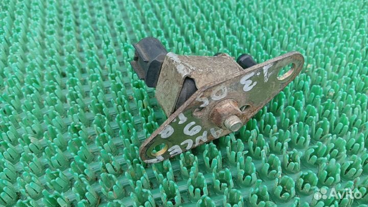 Электромагнитный клапан Mitsubishi Lancer 1.3 мт 2