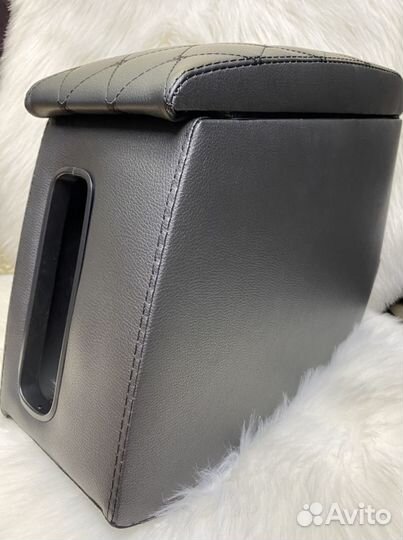 Подлокотник Рено Дастер с 2021г