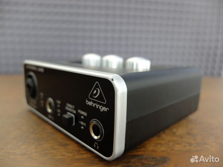 Внешняя звуковая карта Behringer UM2