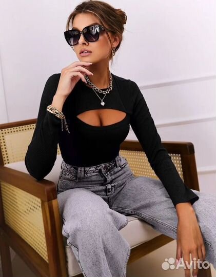 Лонгслив с вырезом