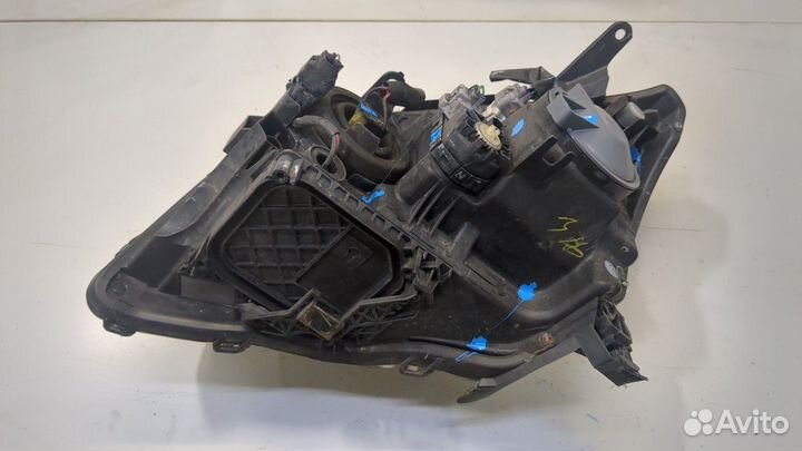 Фара (передняя) правая Toyota Avensis 2