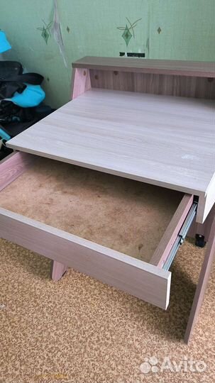 Компьютерный стол (для ноутбука)