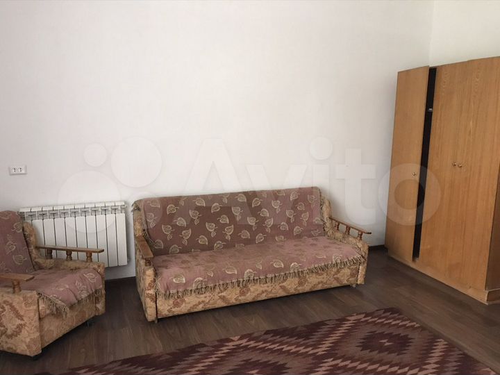 Комната 23 м² в 2-к., 2/4 эт.