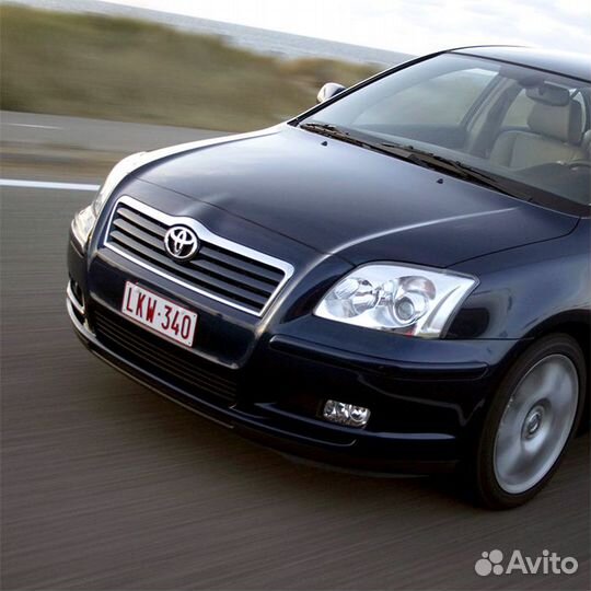 Бампер передний в цвет Toyota Avensis 2