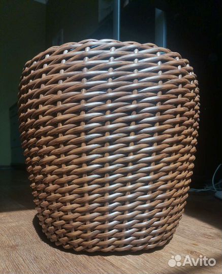 Кашпо из искусственного ротанга