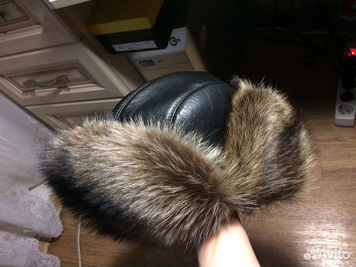 Шапка натуральная кожа с мехом енота