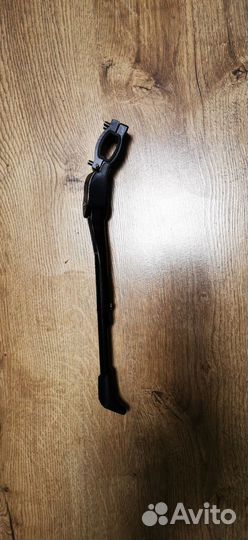 Металлическая подножка для велосипеда