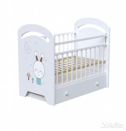 Детская кроватка с маятником