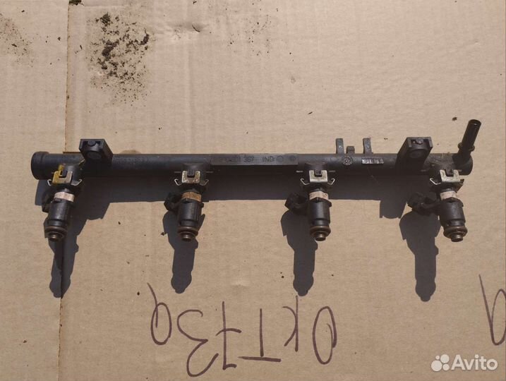 Топливная рампа с форсунками Renault Duster 1