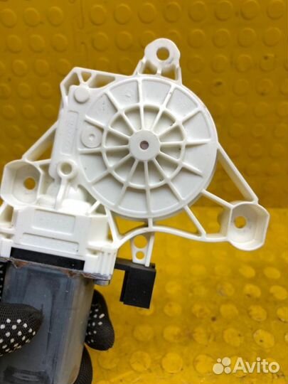 Стеклоподъемник задний правый Mercedes-Benz