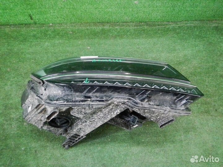 Фара правая Volkswagen Tiguan