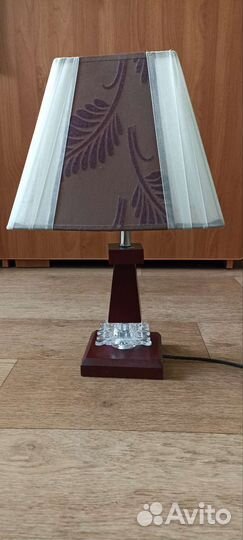 Настольная лампа