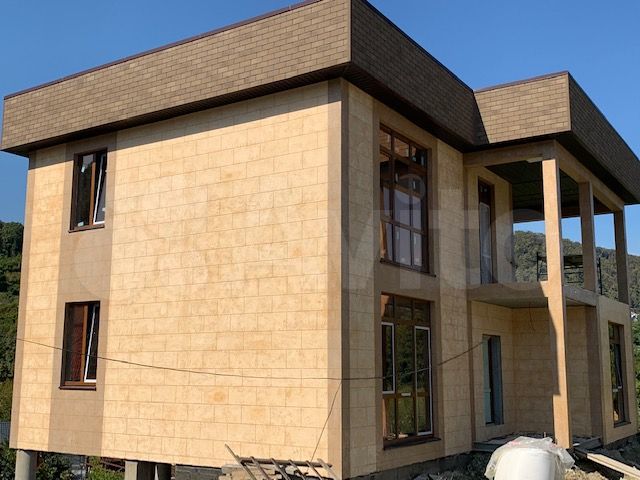 Дом 200 м² на участке 5,2 сот.